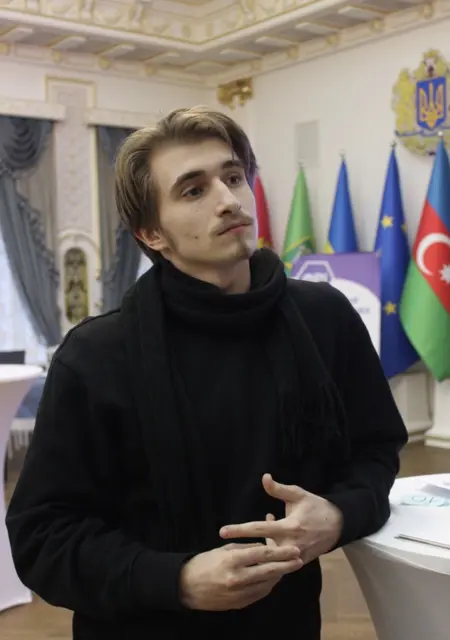 Кирилл из Харькова, мне 21, познакомлюсь для приятного времяпровождения