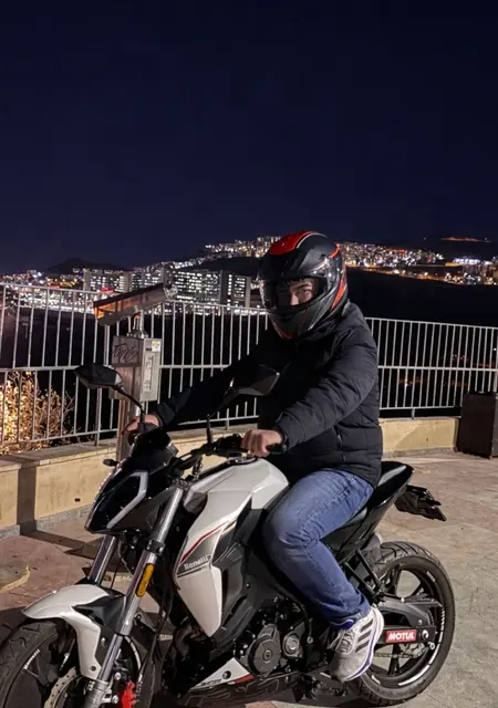 Я Egemen, 18, знакомлюсь на одну ночь в Измире