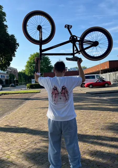 Я Vlad, 20, из Урк, ищу знакомство для постоянных отношений