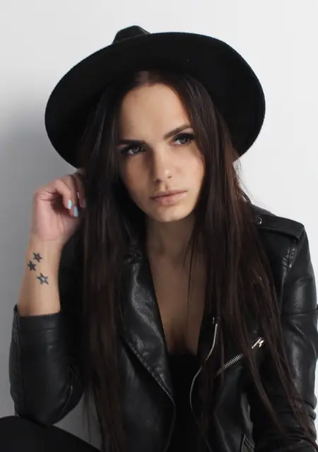 Анна из Берлина, ищу на сайте постоянные отношения