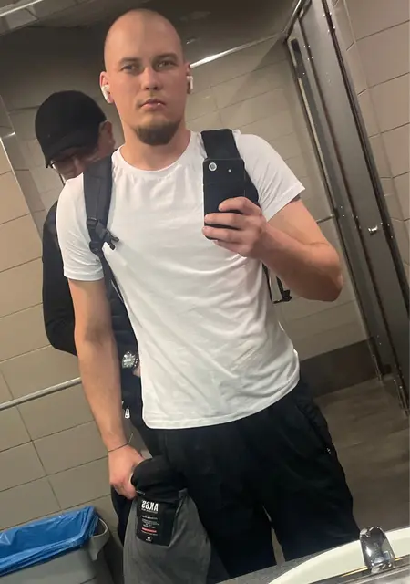 Я Юрий, 22, знакомлюсь без обязательств в Харькове