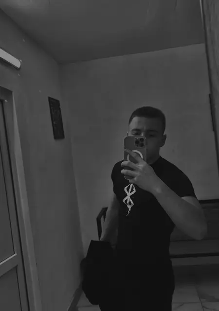 Valentin з Дрогобича, мені 25 років, познайомлюсь на одну ніч