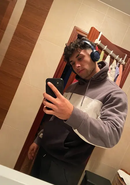 Aaron de Alicante, tengo 19 años, listo para conocer para lío de una noche