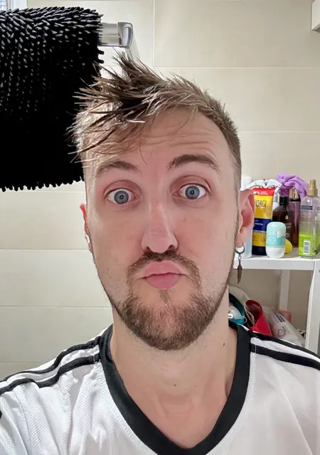 Soy Kilian, 38 años de Sevilla, busco conocer gente para relación abierta