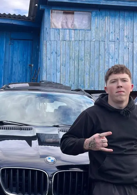 Я Богдан, 19 років з Чернігова, шукаю знайомства без зобов'язань