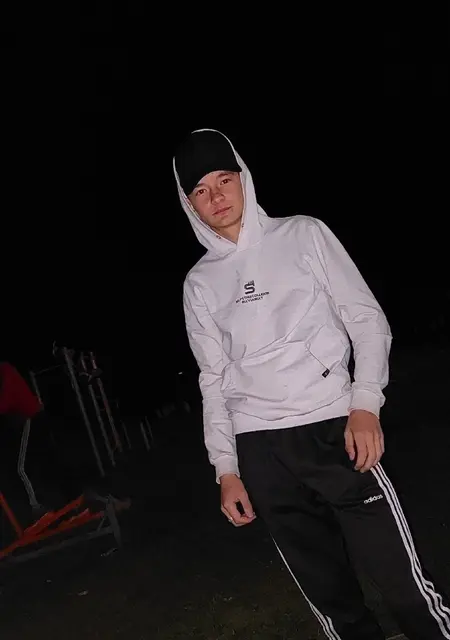 Я Денис, 18, из Уотерлувиль, ищу знакомство для вирта