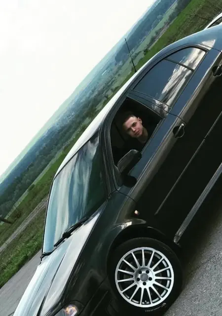 Я Сергей, 29 років, знайомлюсь для відкриті стосунки у Харкові