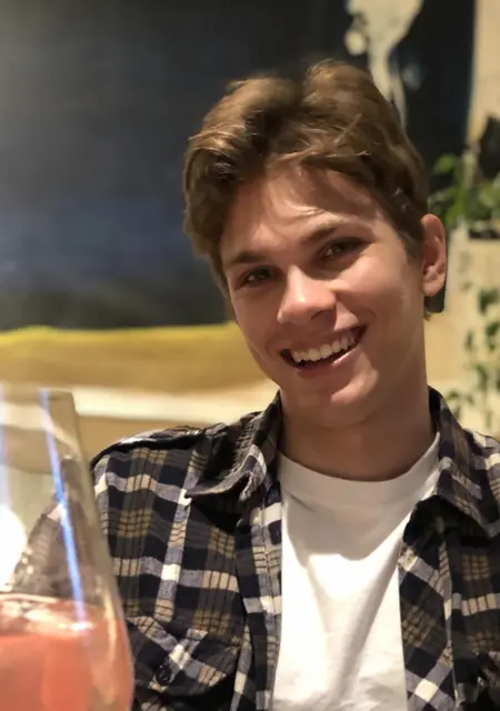 Soy Nikita, 22 años, conociéndome para conversación virtual en Málaga