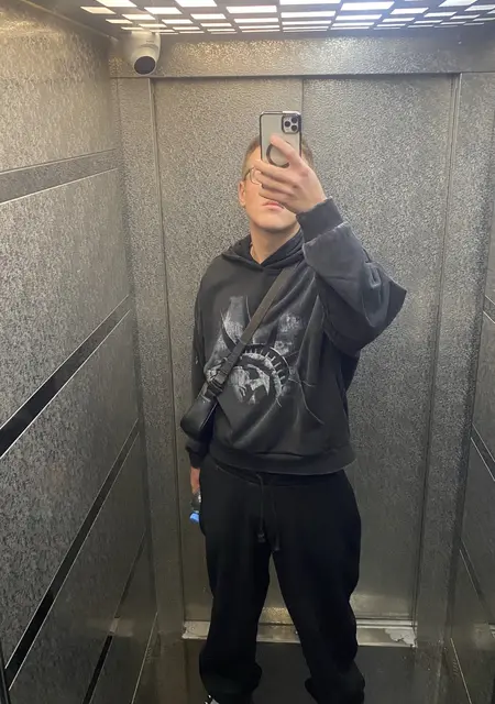 Влад из Киева, ищу на сайте знакомства на одну ночь