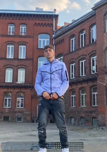 Я Igor, 18, из Познани, ищу знакомства без обязательств