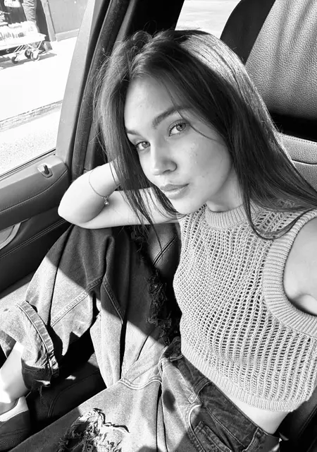 Милена из Парижа, мне 24, познакомлюсь без обязательств