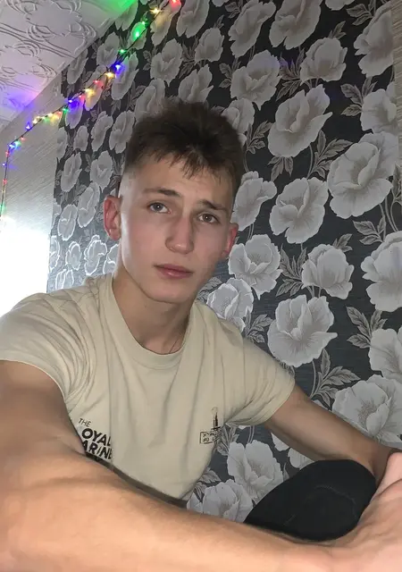 Я Алексей, 19, из Бреста, ищу знакомство для открытые отношения