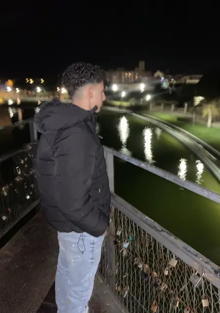 Soy Walid, 20 años de Palma de Mallorca, busco conocer gente para relación abierta
