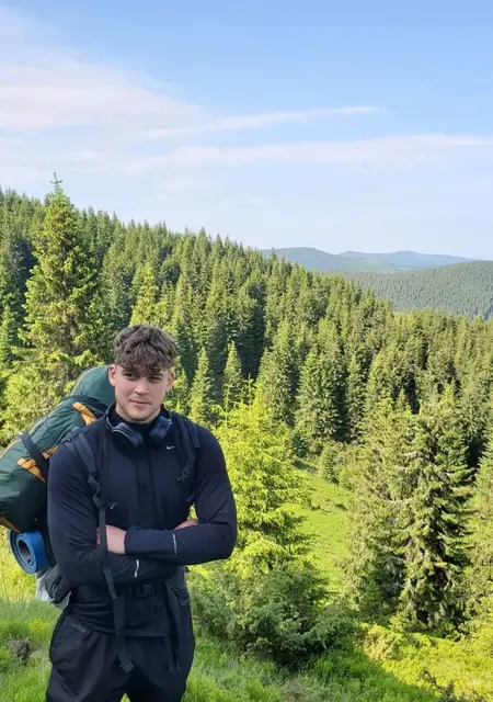 Я George, 22, из Бухареста, ищу знакомство для приятного времяпровождения