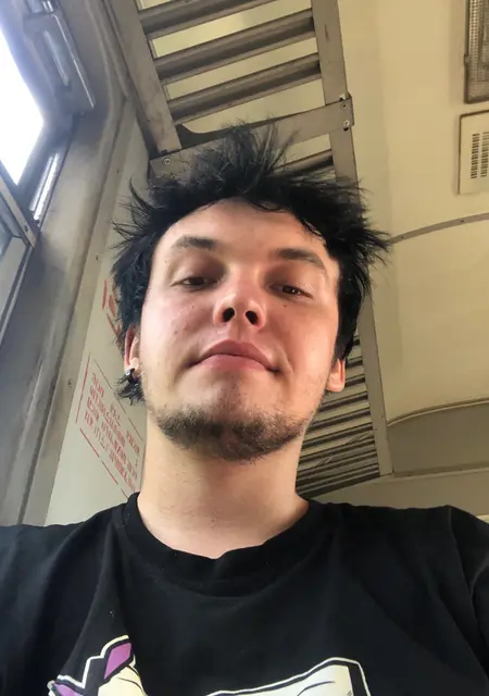 Я Егор, 20, из Мелитополя, ищу знакомство для открытые отношения