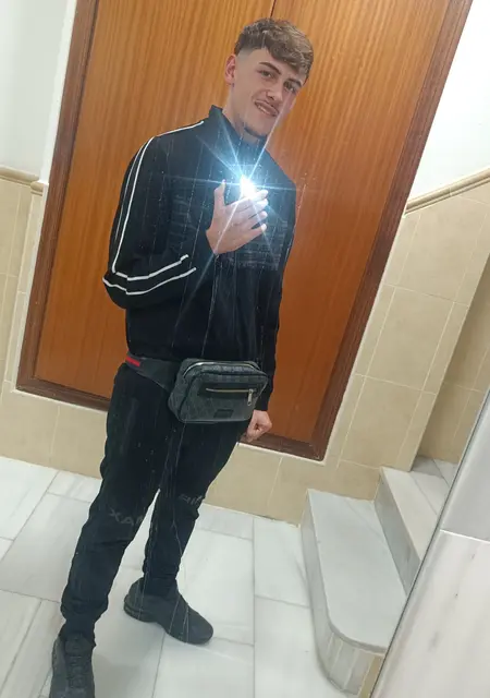 Soy Tony, 18 años, conociéndome para lío de una noche en Málaga