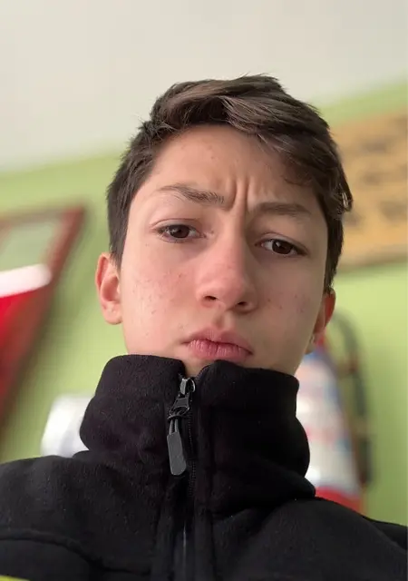 Я Mustafa, 18, из Бурсы, ищу знакомство для вирта