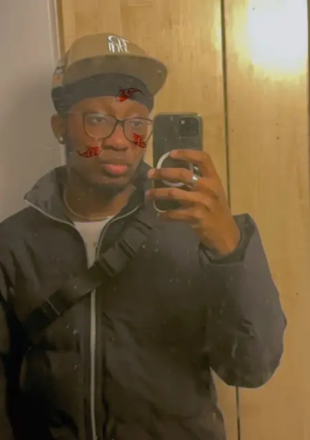 Manuel из Солфорд, ищу на сайте знакомства на одну ночь