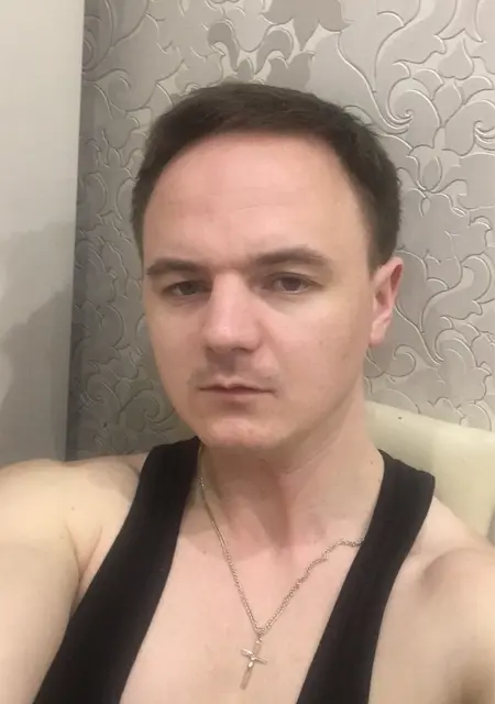 Soy Mikhail, 29 años de Torre Pacheco, busco conocer gente para relación a largo plazo