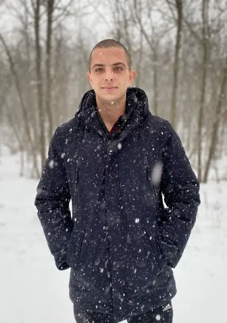 Александр из Кривого Рога, мне 26, познакомлюсь на одну ночь