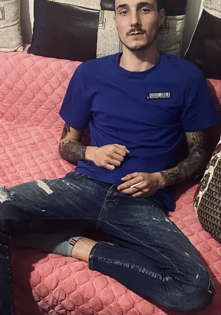 Я Marius, 27, знакомлюсь на одну ночь в Бухаресте