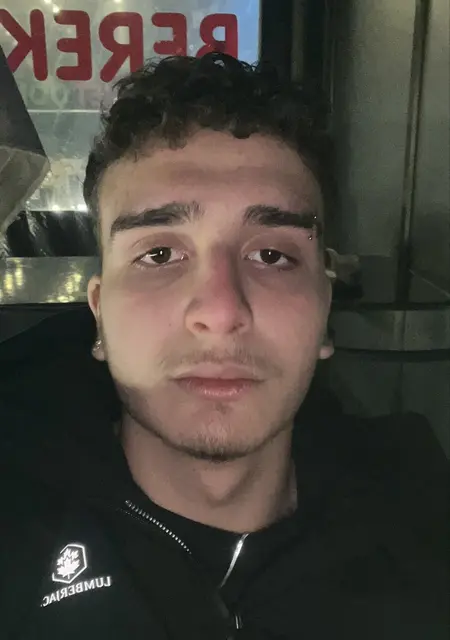 Я Tugra, 18, знакомлюсь на одну ночь в Эрегли