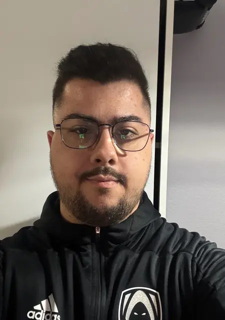 Soy Antonio, 26 años, conociéndome para relación sin ataduras en Sevilla