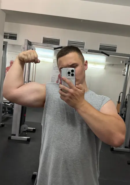 Влад из Могилёва, мне 20, познакомлюсь без обязательств