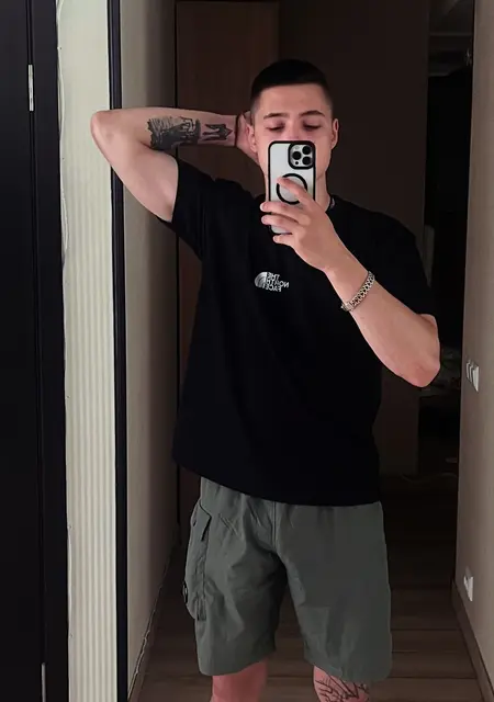 Артур из Кривого Рога, мне 19, познакомлюсь без обязательств