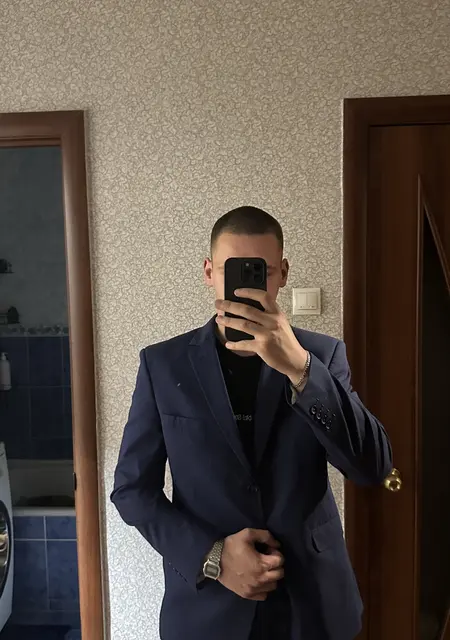 Я Женя, 19 років з Старокостянтинів, шукаю знайомства без зобов'язань