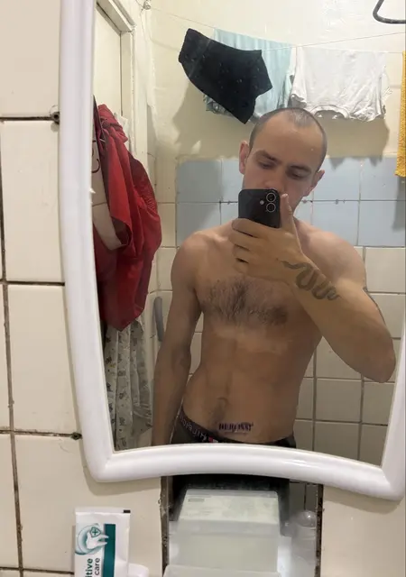 Я Ярослав, 23, из Борисова, ищу знакомство для постоянных отношений