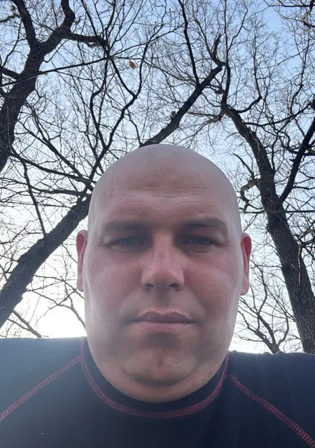 Я Евгений, 40, из Донецка, ищу знакомства на одну ночь