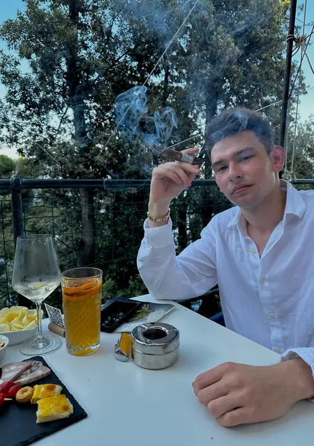 Я Raul, 21, из Бухареста, ищу знакомства без обязательств