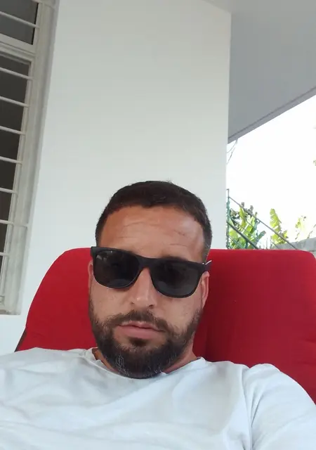 Soy Hayro, 39 años de Madrid, busco conocer gente para chatear