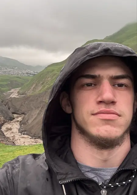 Амир из Энсхеде, мне 26, познакомлюсь на одну ночь