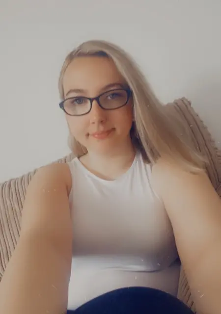 I'm Lucy, 24 from Hastings, seeking connections for long-term