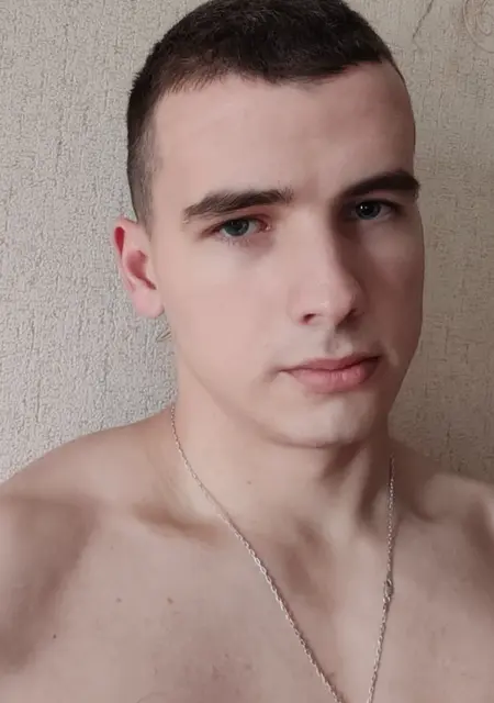 Я Илья, 23 років, знайомлюсь на одну ніч у Запоріжжі