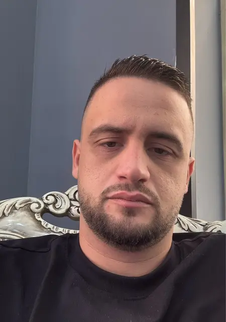 Soy Jurgen, 29 años de Cuart de Poblet, busco conocer gente para relación a largo plazo