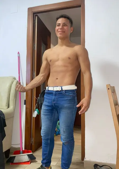 Soy Enrique, 18 años de Sevilla, busco conocer gente para lío de una noche