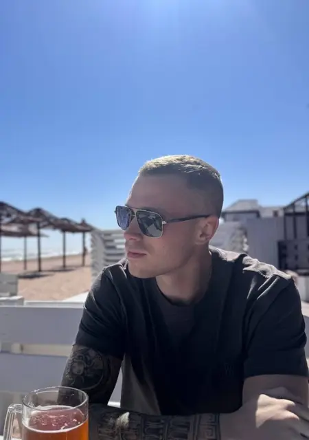 Я Максим, 27, знакомлюсь для открытые отношения в Донецке