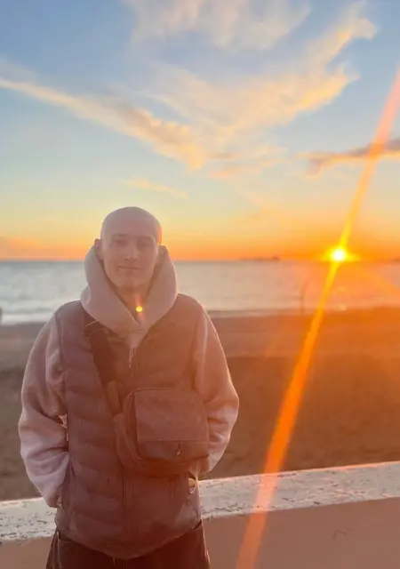 Илья из Лондона, мне 20, познакомлюсь для приятного времяпровождения