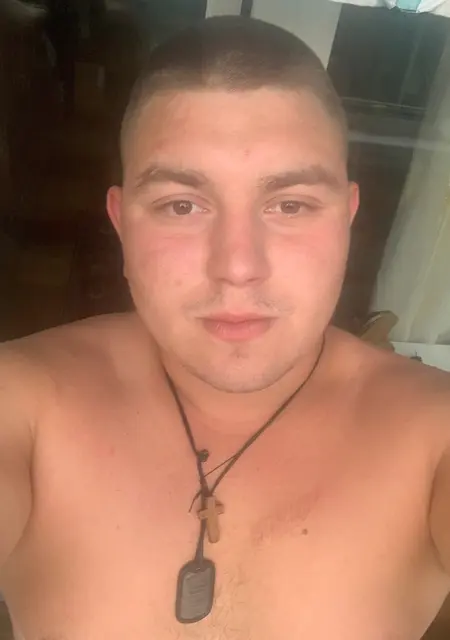 Роман из Запорожья, мне 25, познакомлюсь без обязательств