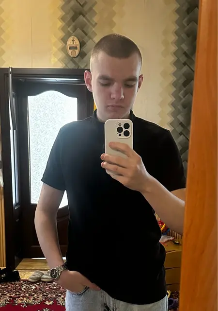 Я Роман, 18 років з Луцька, шукаю знайомства без зобов'язань