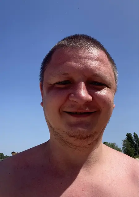 Витя из Черняхова, мне 33, познакомлюсь для приятного времяпровождения