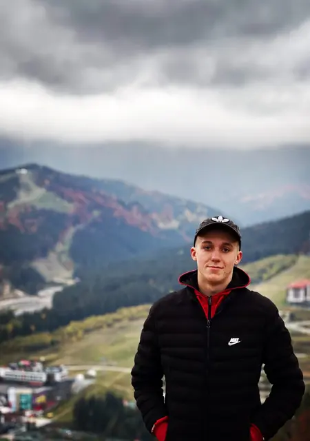 Я Олександр, 21 років з Тернополя, шукаю знайомство для спільних подорожей