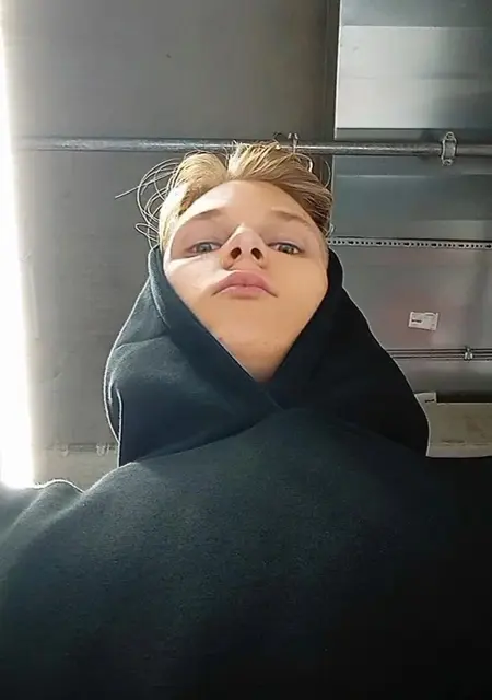 Сеня з Дружківка, мені 20 років, познайомлюсь для дружби