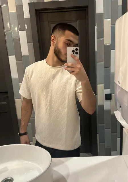 Эрик из Амстердама, ищу на сайте знакомства на одну ночь