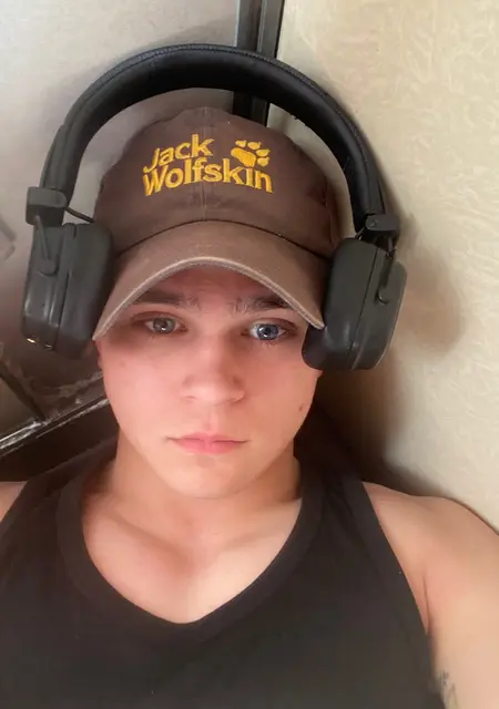 Den из Одессы, мне 19, познакомлюсь для открытые отношения