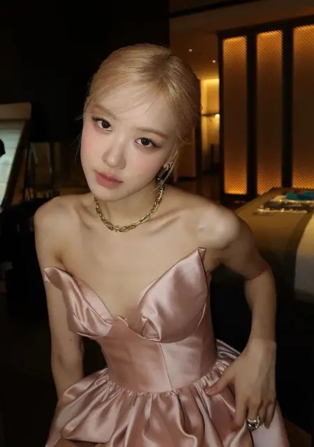 Rose из Парижа, мне 28, познакомлюсь для общения