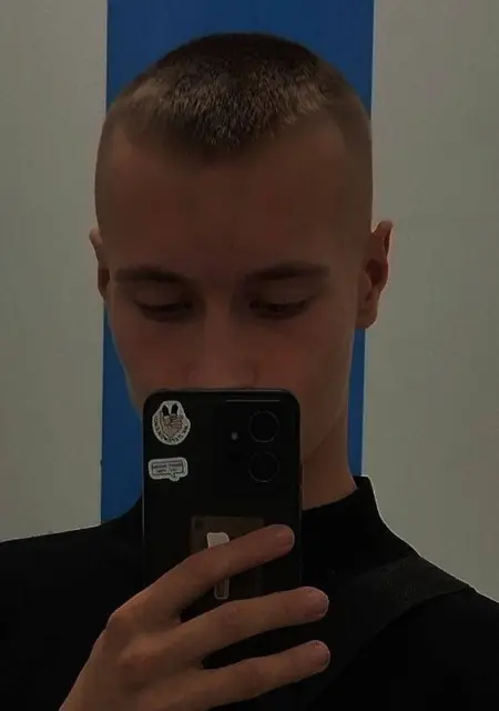 Ваня з Суми, мені 19 років, познайомлюсь для вірт